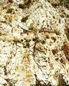 monastere falaise